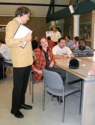 klik voor een vergroting + bladeren door foto's wedden aan tafel