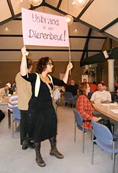 klik voor een vergroting + bladeren door foto's wedden aan tafel
