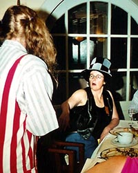 klik voor een vergroting + bladeren door foto's wedden aan tafel